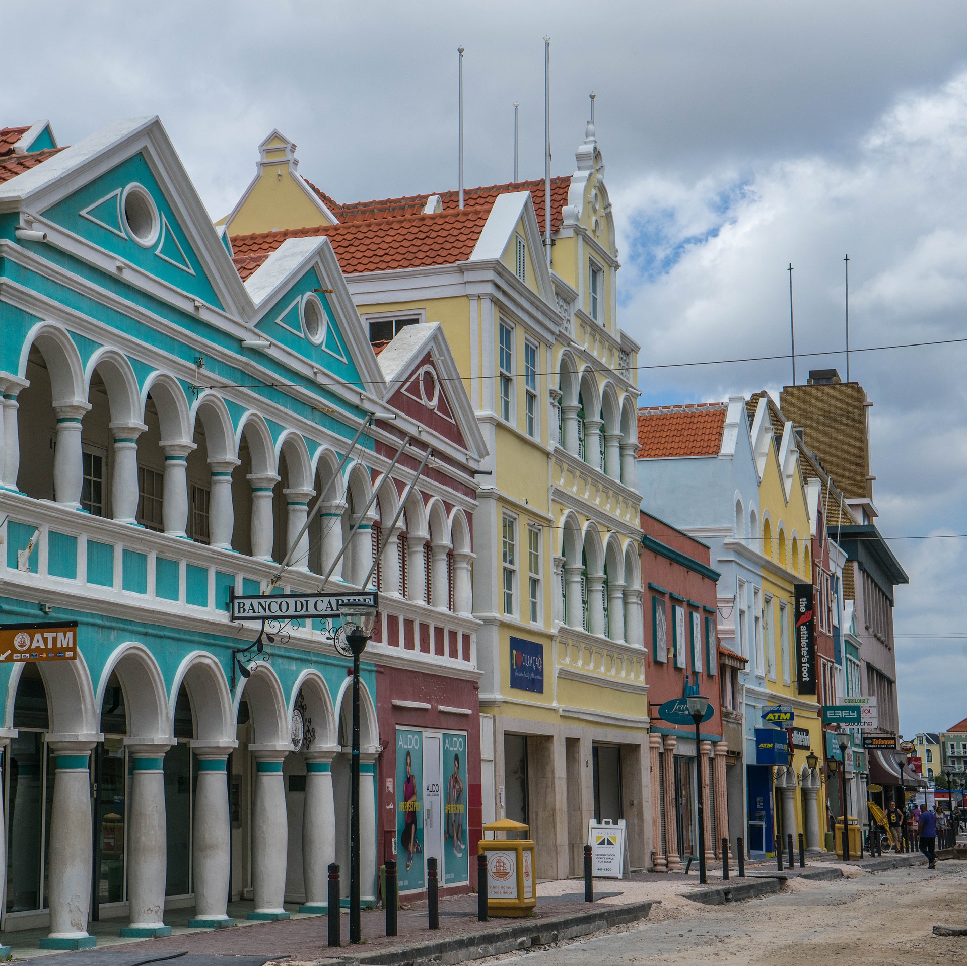 curacao-bâtiments du centre-ville avec des couleurs vives